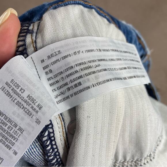 Abercrombie & Fitch High Rise Mom Blue Jean Shorts Distressed Frayed Hem 8/29 - Picture 4 of 4